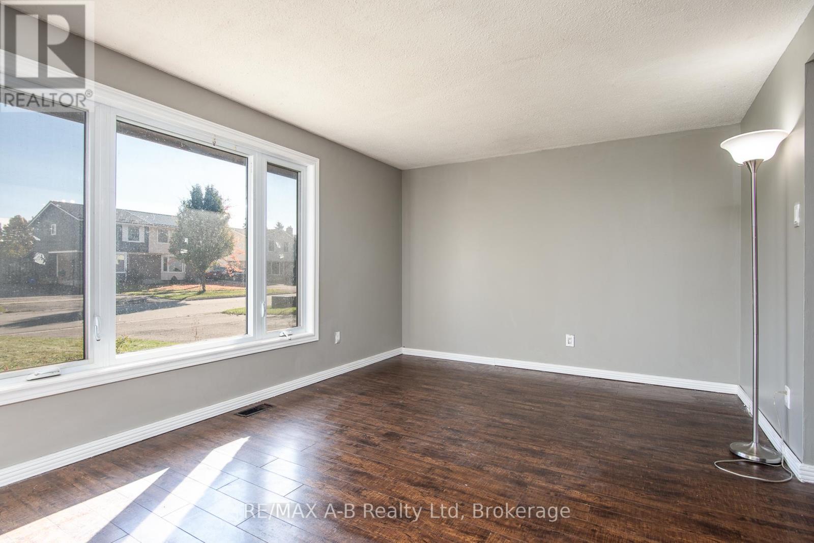 568 Devon Street, Stratford, Ontario  N4Z 1A9 - Photo 13 - X12486706