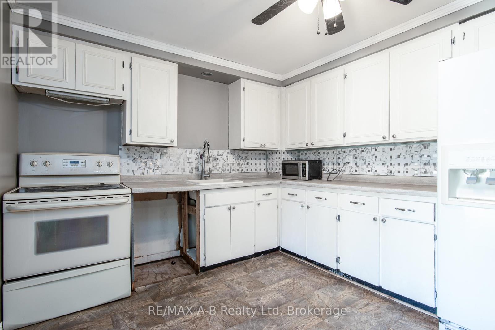 568 Devon Street, Stratford, Ontario  N4Z 1A9 - Photo 19 - X12486706