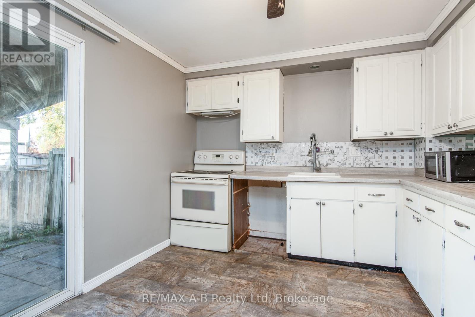 568 Devon Street, Stratford, Ontario  N4Z 1A9 - Photo 20 - X12486706