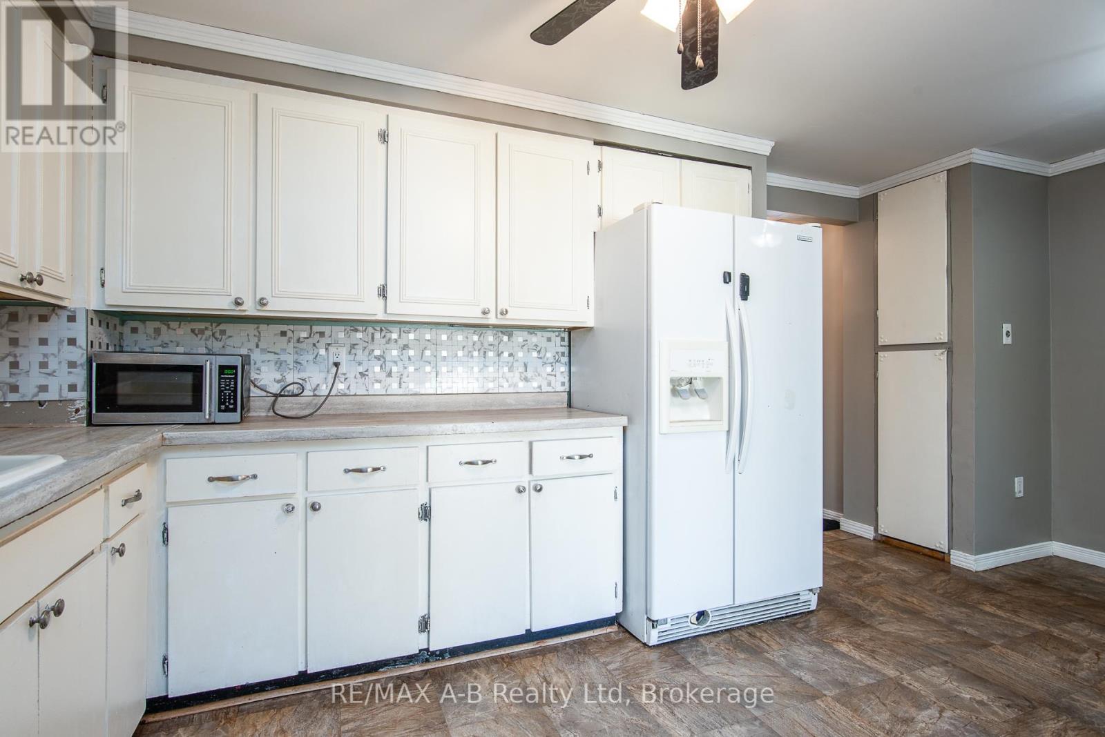 568 Devon Street, Stratford, Ontario  N4Z 1A9 - Photo 21 - X12486706