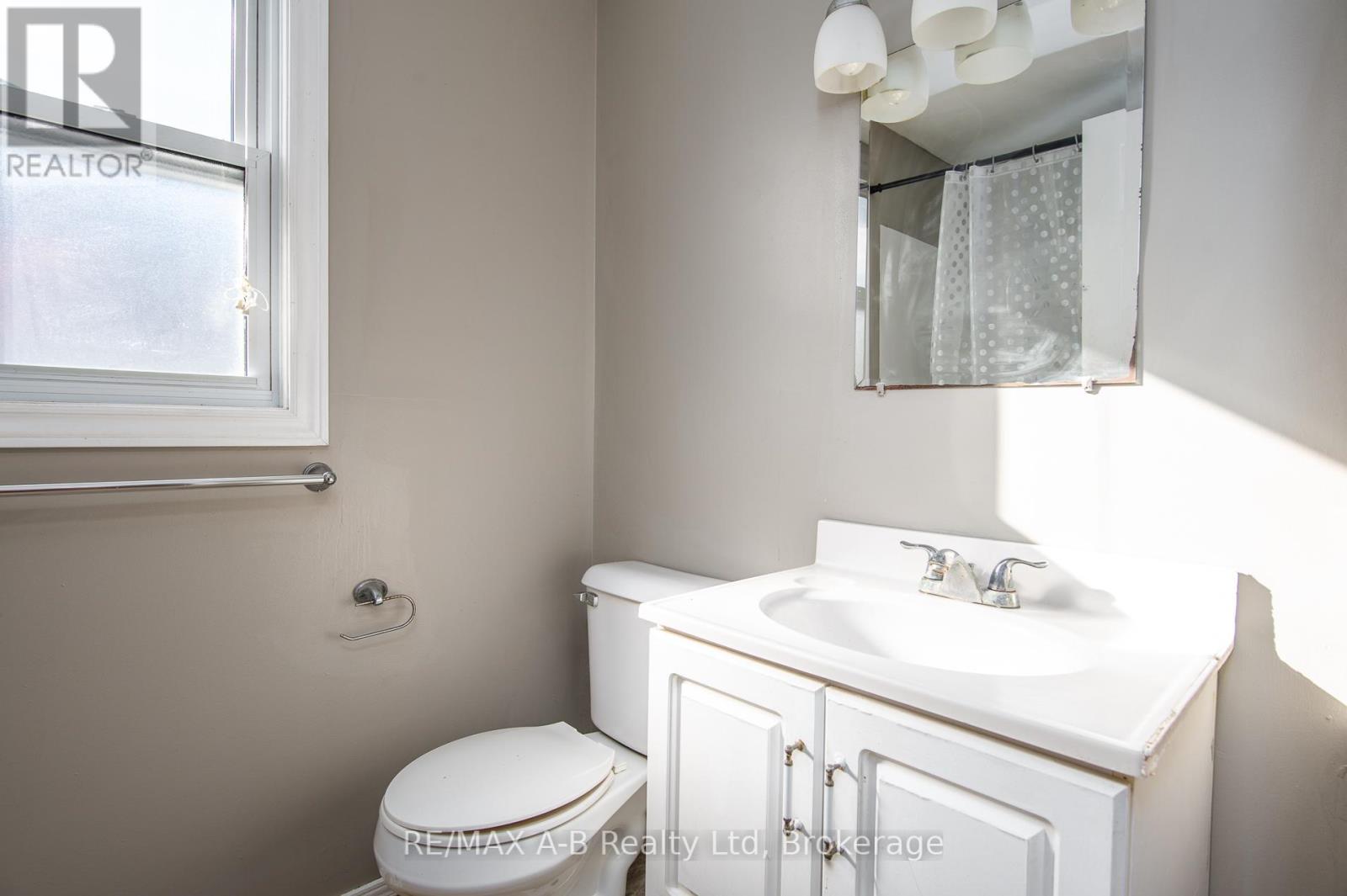 568 Devon Street, Stratford, Ontario  N4Z 1A9 - Photo 28 - X12486706