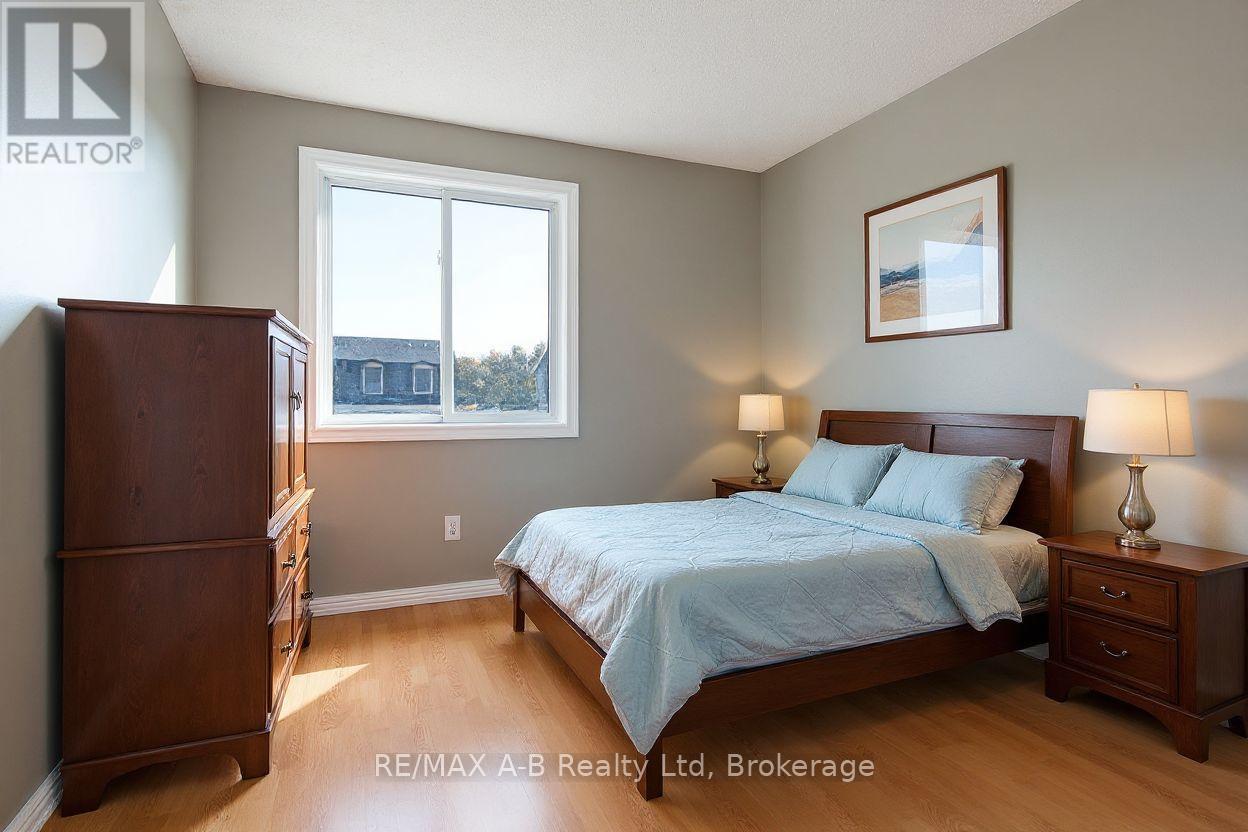 568 Devon Street, Stratford, Ontario  N4Z 1A9 - Photo 9 - X12486706