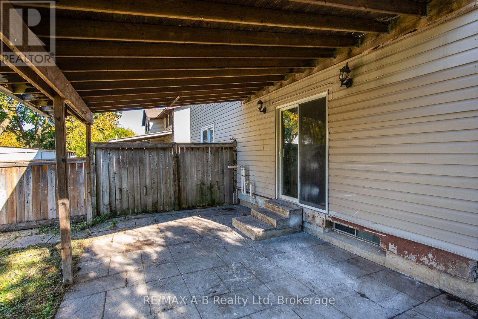 568 Devon Street, Stratford, Ontario  N4Z 1A9 - Photo 34 - X12486706