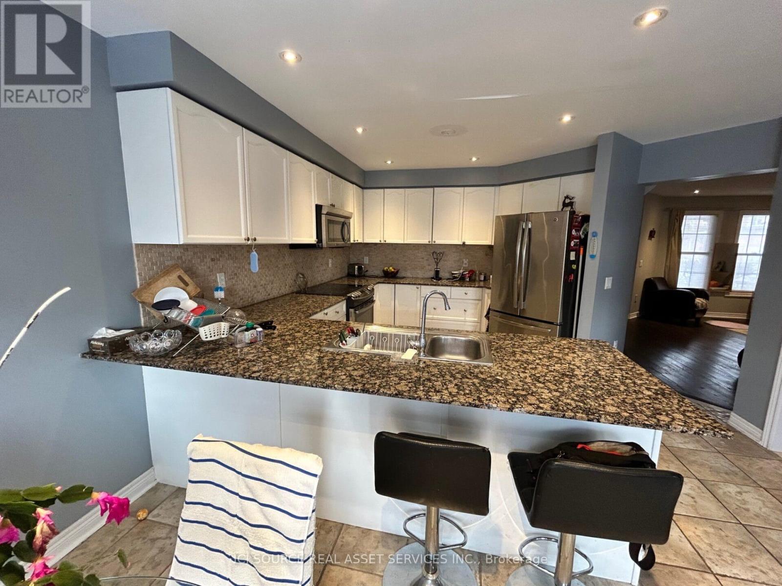 5579 Creditrise Place, Mississauga, Ontario  L5M 6E3 - Photo 2 - W12584280