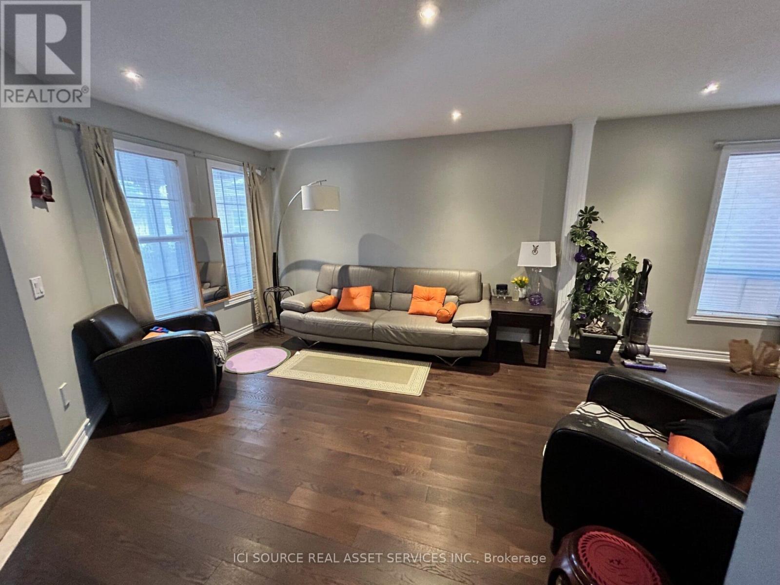 5579 Creditrise Place, Mississauga, Ontario  L5M 6E3 - Photo 4 - W12584280