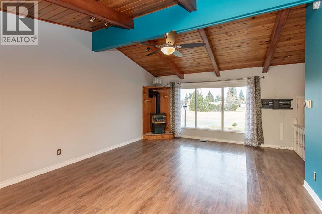 24 Mckee Close, Red Deer, Alberta  T4N 0L9 - Photo 5 - A2266768