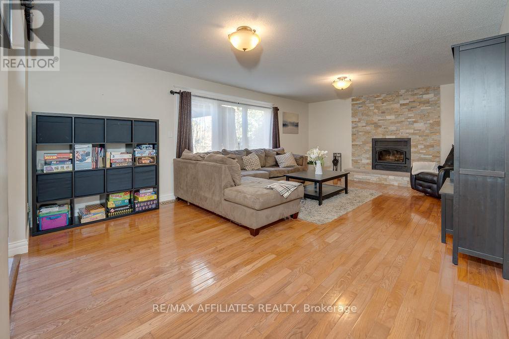 7089 Bush Drive, Ottawa, Ontario  K4P 1M8 - Photo 12 - X12493778