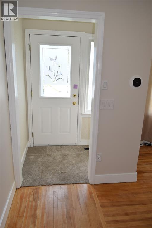 1024 Brenchley Street, Sarnia, Ontario N7S 1R4 - Photo 3 - 25023072