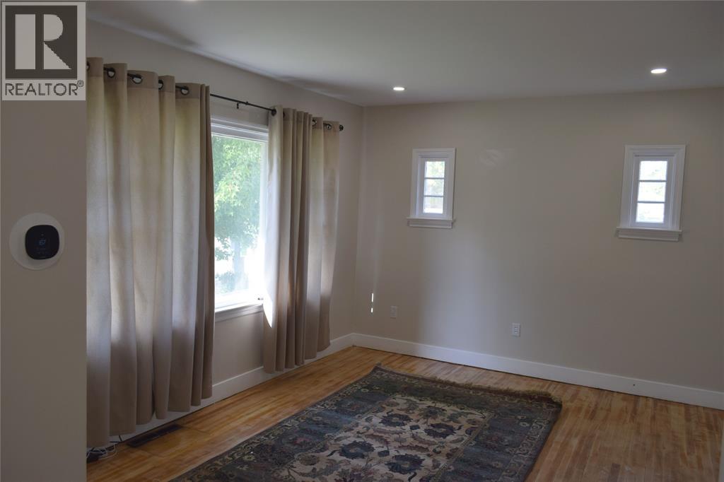 1024 Brenchley Street, Sarnia, Ontario N7S 1R4 - Photo 2 - 25023072