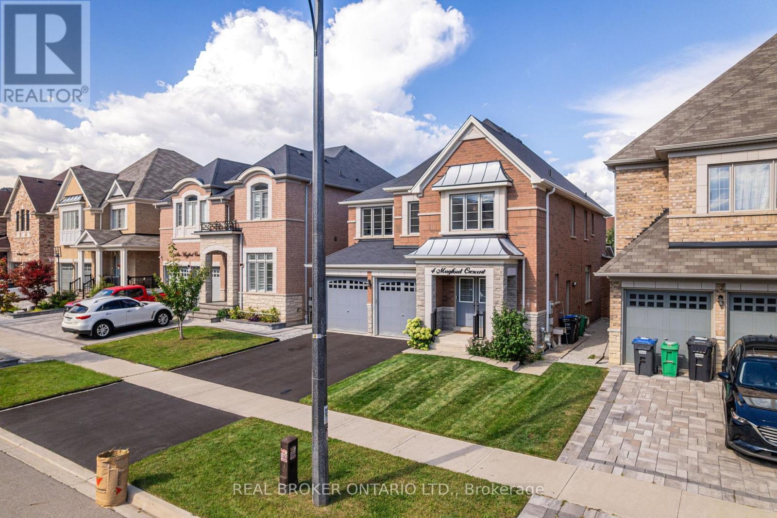 4 Mugford Crescent, Brampton, Ontario L6Y 6A7 - Photo 2 - W12454619