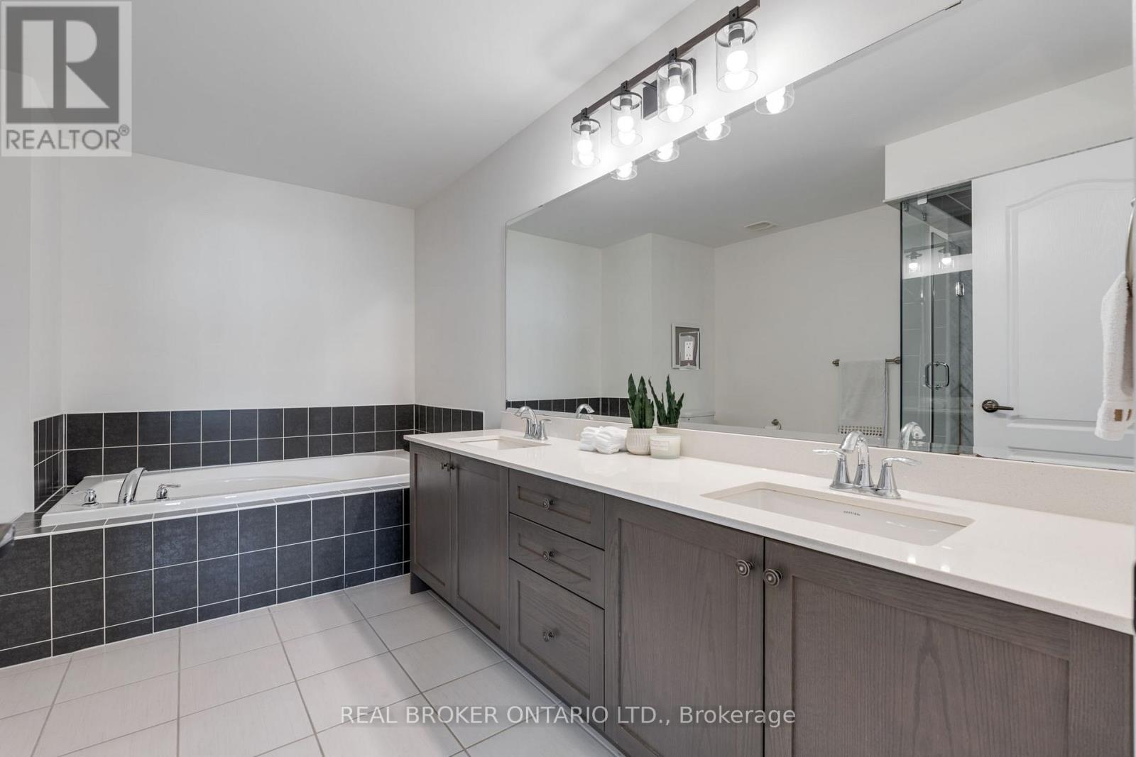 4 Mugford Crescent, Brampton, Ontario L6Y 6A7 - Photo 31 - W12454619