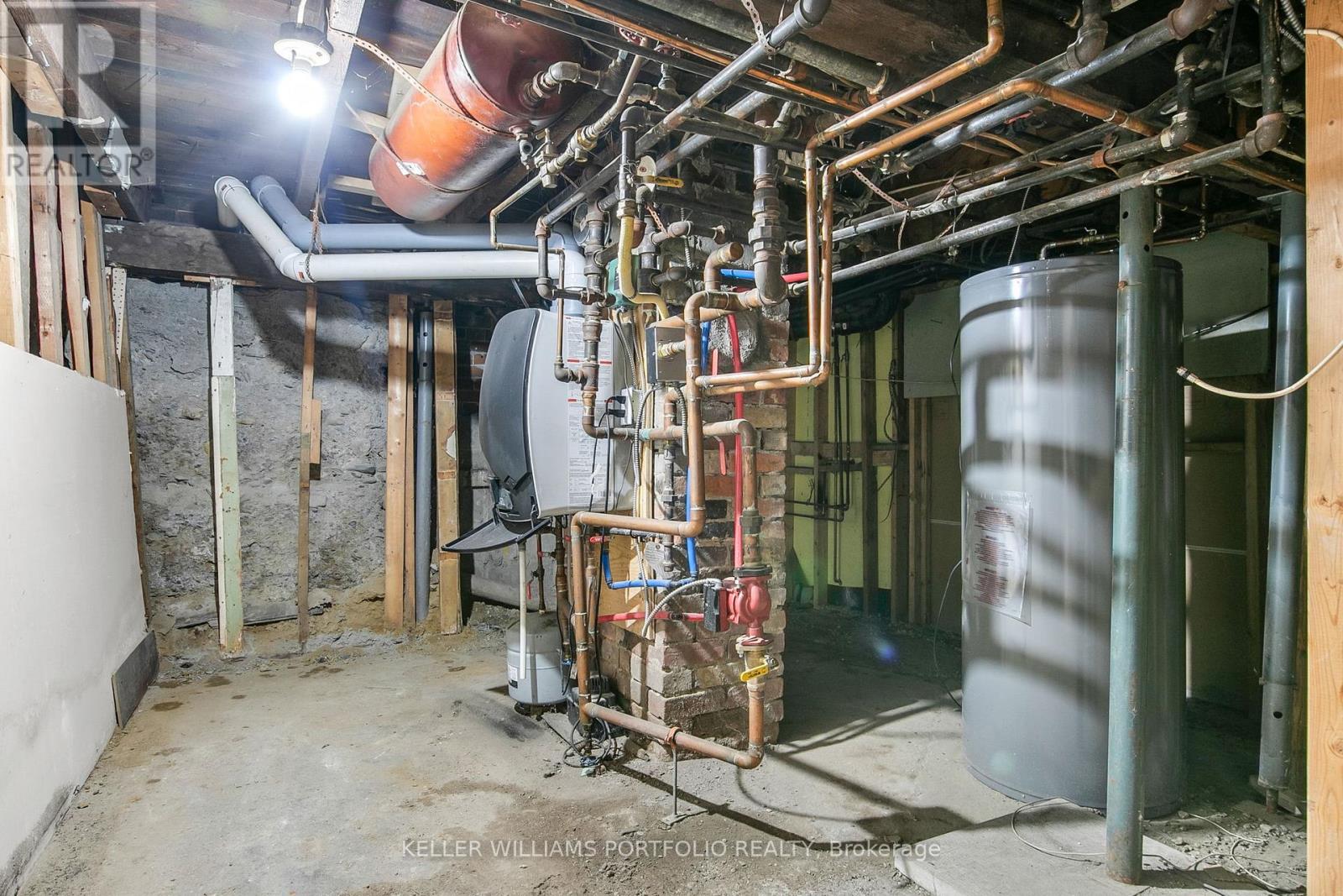 80 Long Branch Avenue, Toronto, Ontario M8W 3J4 - Photo 37 - W12582902