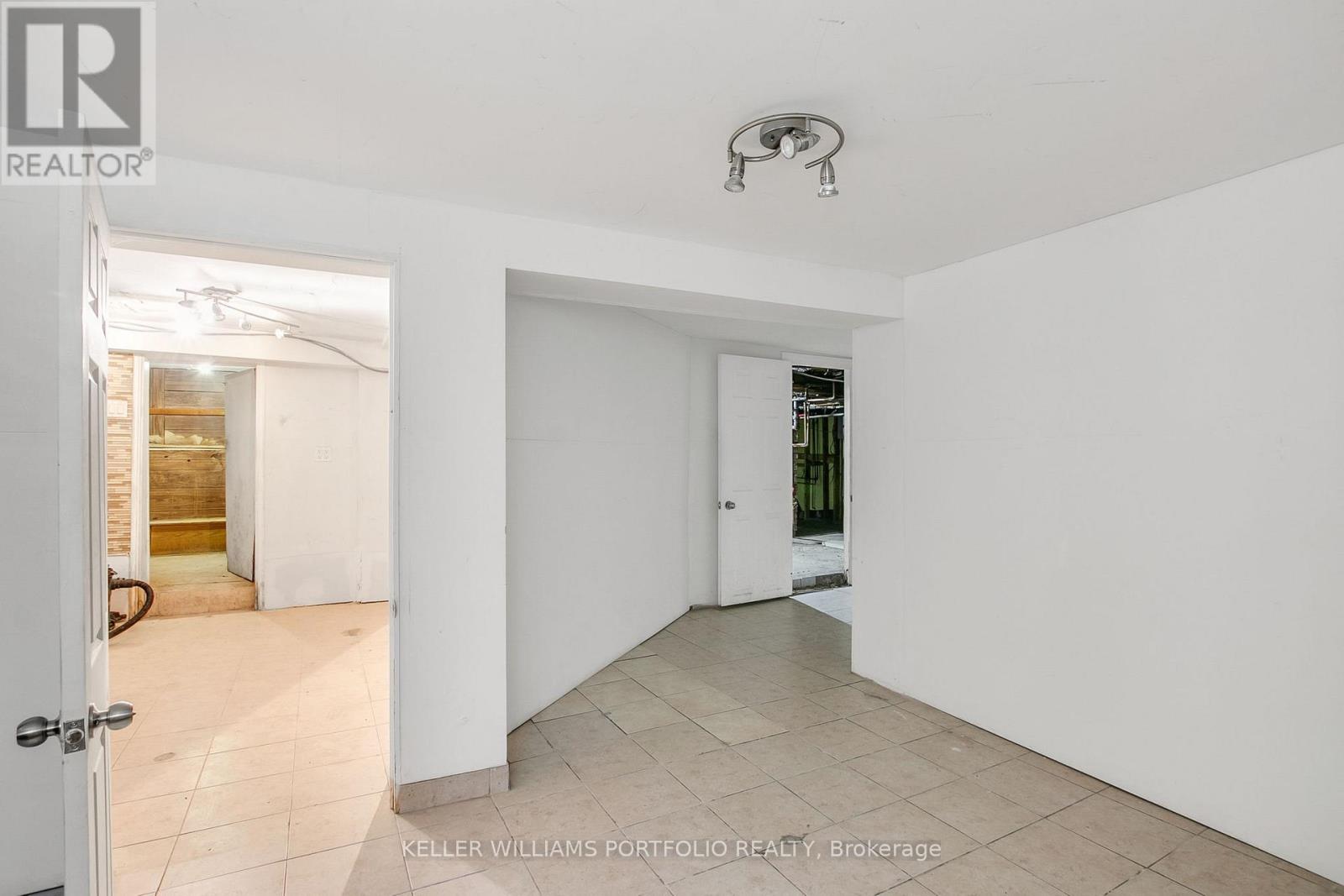 80 Long Branch Avenue, Toronto, Ontario M8W 3J4 - Photo 30 - W12582902