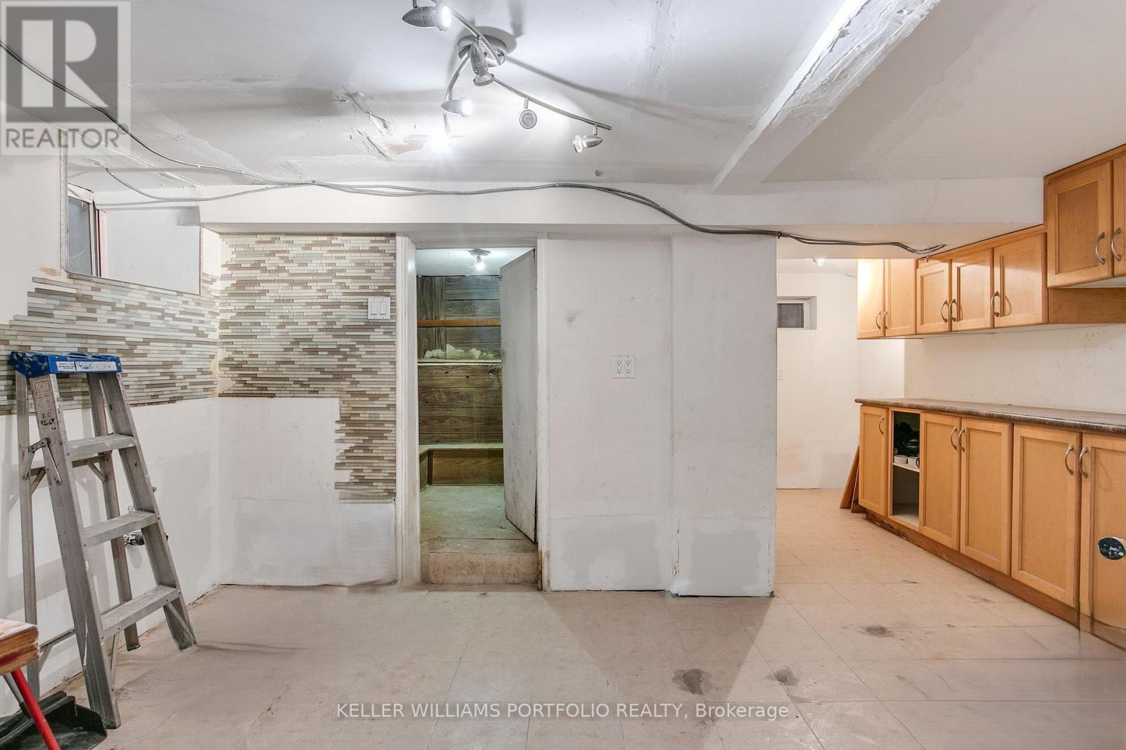 80 Long Branch Avenue, Toronto, Ontario M8W 3J4 - Photo 32 - W12582902