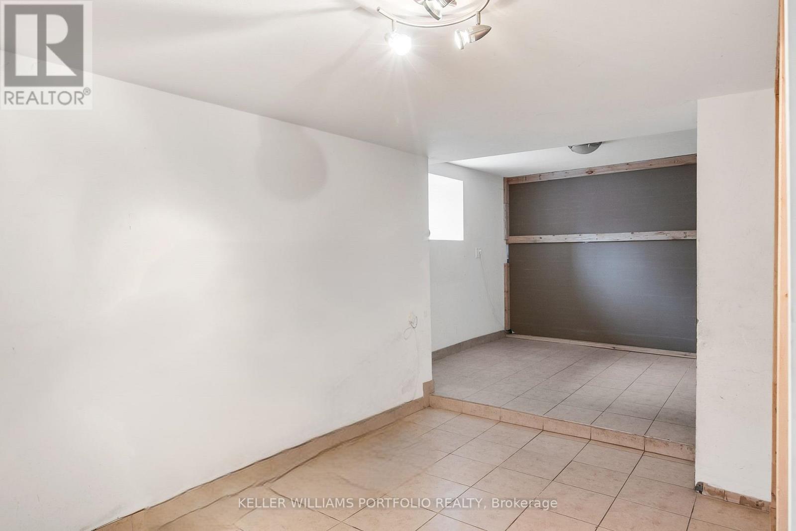 80 Long Branch Avenue, Toronto, Ontario M8W 3J4 - Photo 34 - W12582902