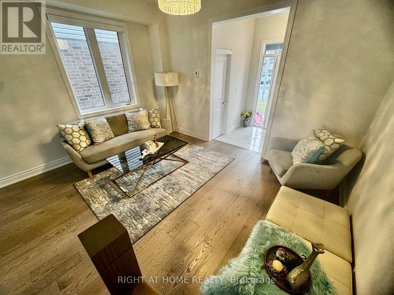 24 Tamworth Terrace, Barrie, Ontario  L9J 0L5 - Photo 4 - S12584286