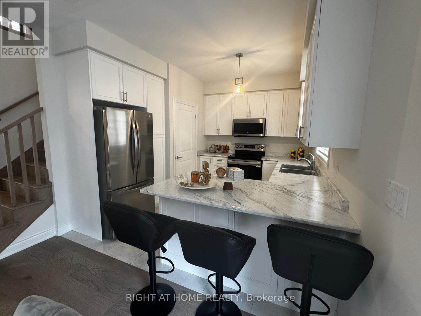 24 Tamworth Terrace, Barrie, Ontario  L9J 0L5 - Photo 9 - S12584286