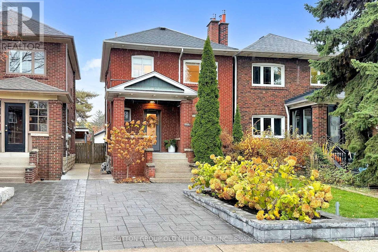 215 HUMBERCREST BOULEVARD, Toronto, Ontario