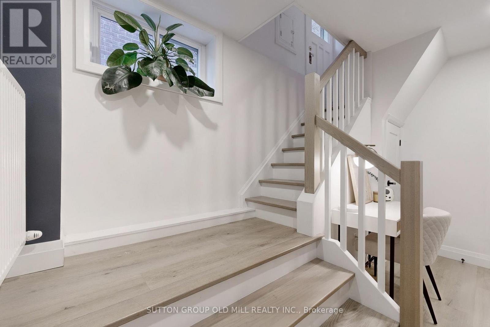 215 Humbercrest Boulevard, Toronto, Ontario  M6S 4L5 - Photo 27 - W12584288