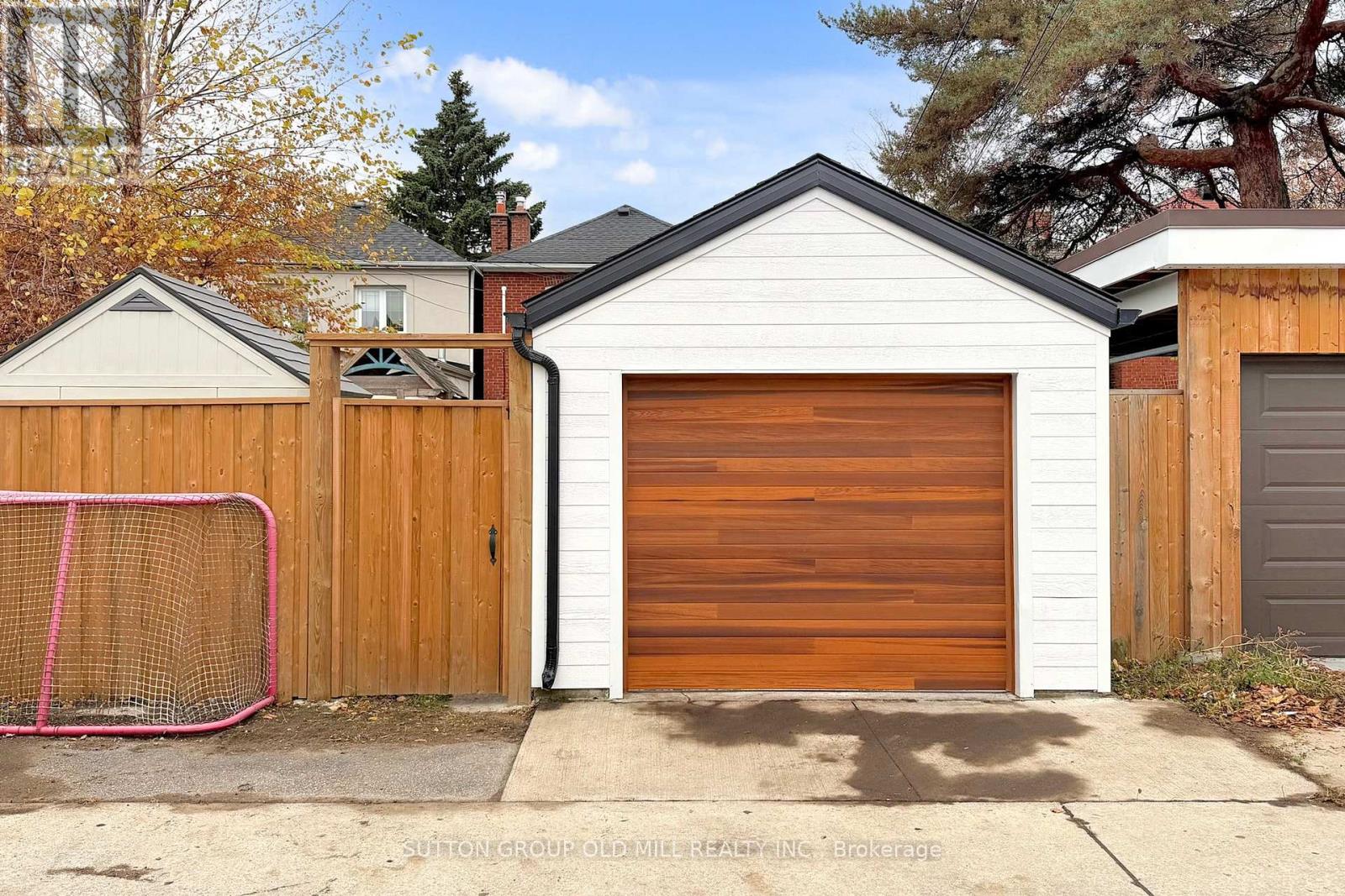 215 Humbercrest Boulevard, Toronto, Ontario  M6S 4L5 - Photo 41 - W12584288