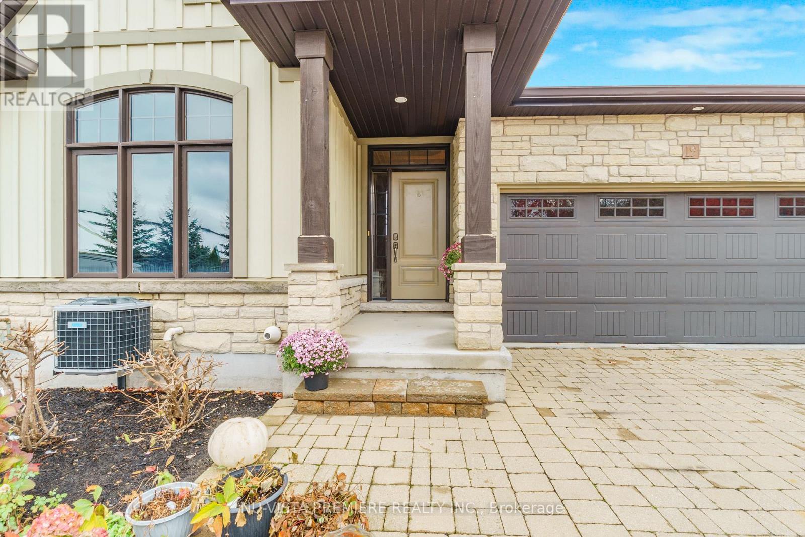 10 - 19 Hillside Drive E, Niagara-On-The-Lake (St. Davids), Ontario  L0S 1J0 - Photo 32 - X12570470