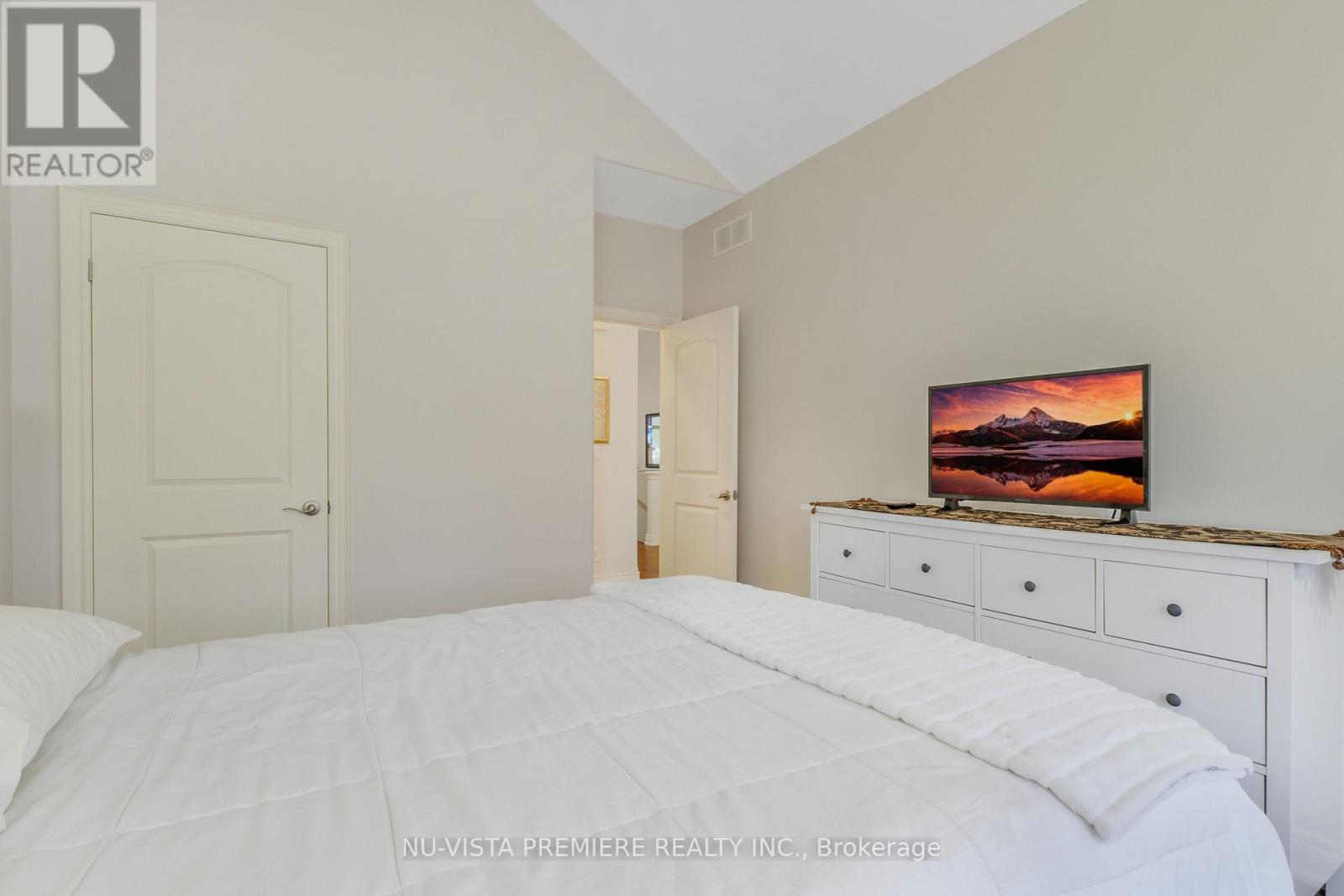 10 - 19 Hillside Drive E, Niagara-On-The-Lake (St. Davids), Ontario  L0S 1J0 - Photo 8 - X12570470