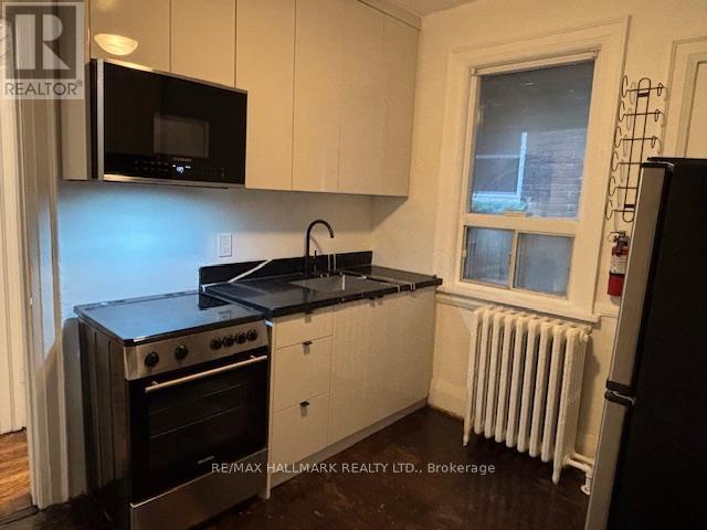 8 Page Street, Toronto, Ontario  M6G 1J2 - Photo 11 - C12584314