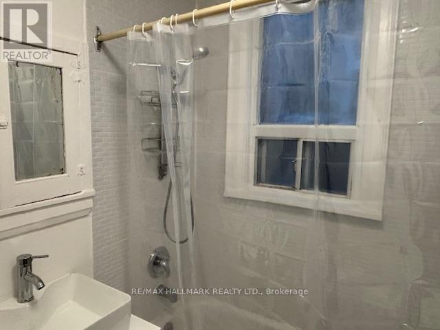 8 Page Street, Toronto, Ontario  M6G 1J2 - Photo 6 - C12584314