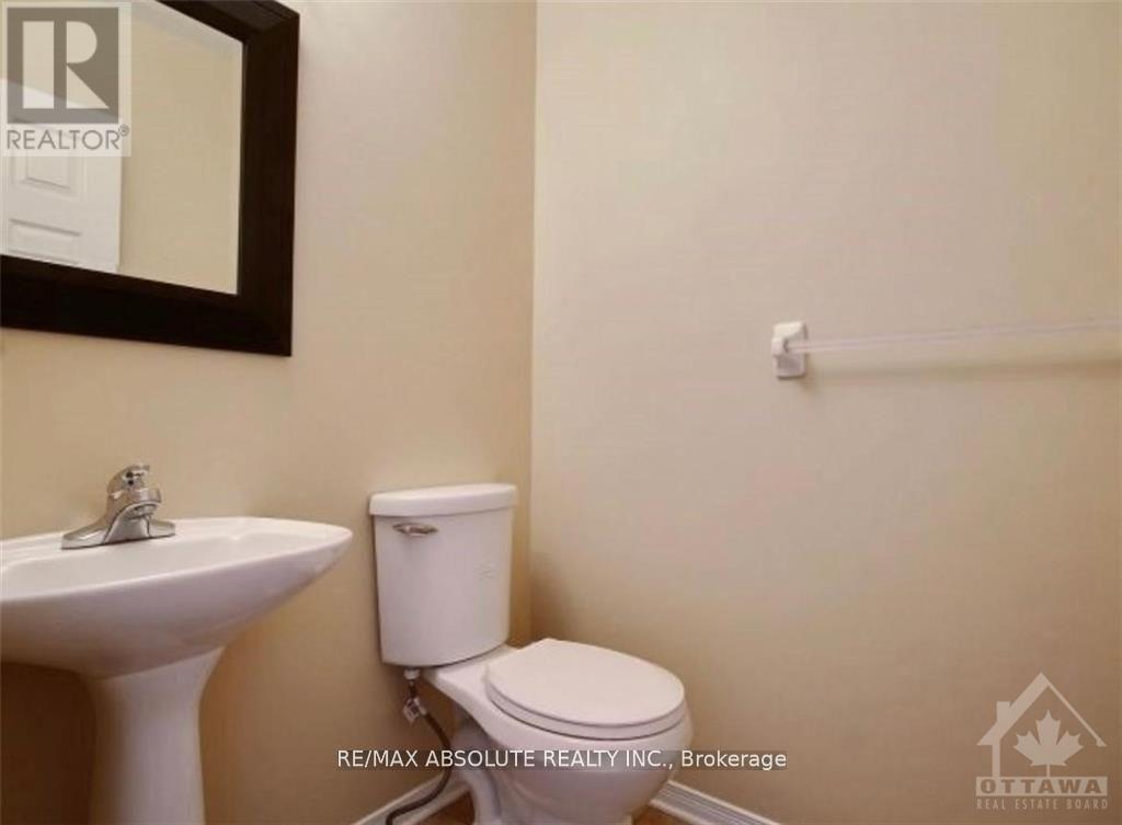 104 College Circle, Ottawa, Ontario K1K 4R9 - Photo 8 - X12483860