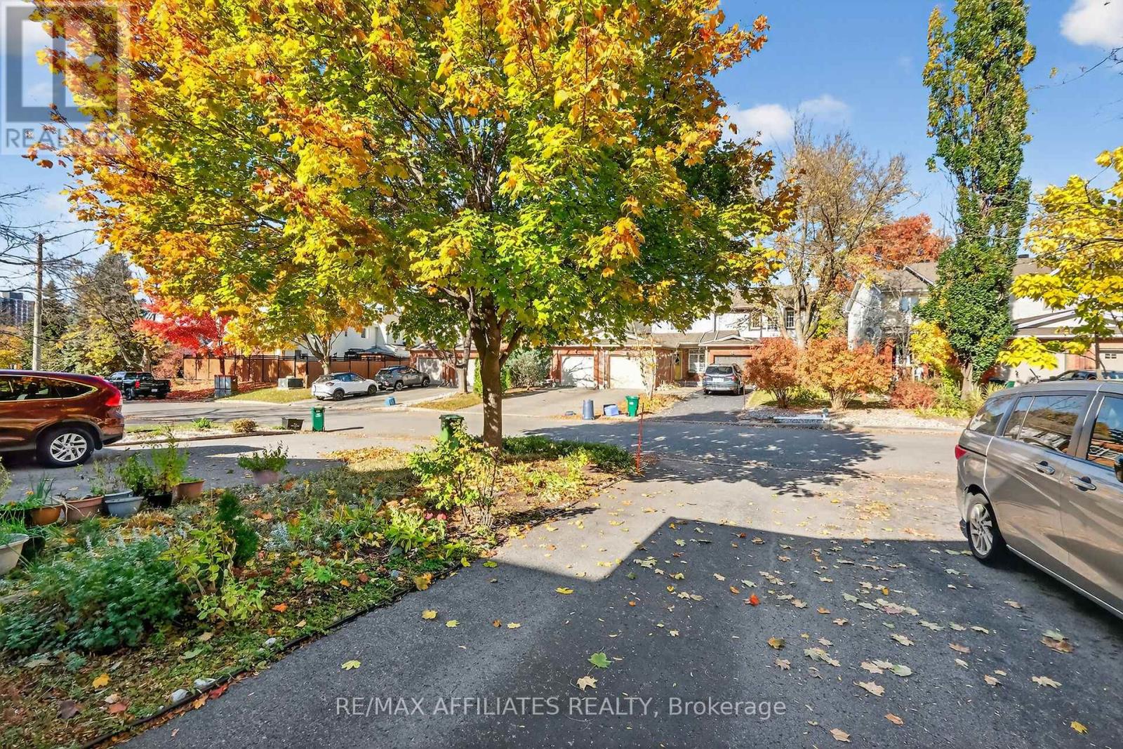 42 College Circle, Ottawa, Ontario  K1K 4R8 - Photo 4 - X12486755