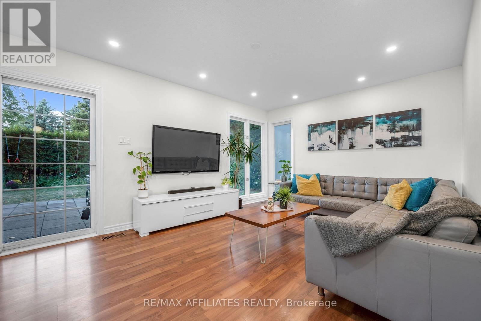 22 Inuvik Crescent, Ottawa, Ontario K2L 1A2 - Photo 17 - X12496530