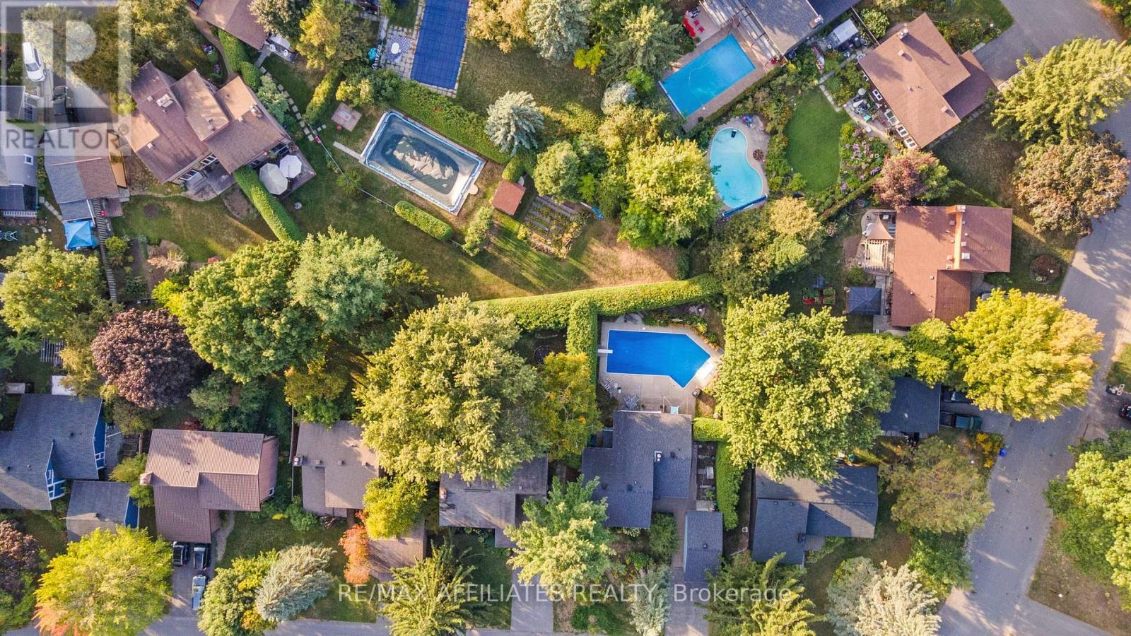 22 Inuvik Crescent, Ottawa, Ontario K2L 1A2 - Photo 50 - X12496530