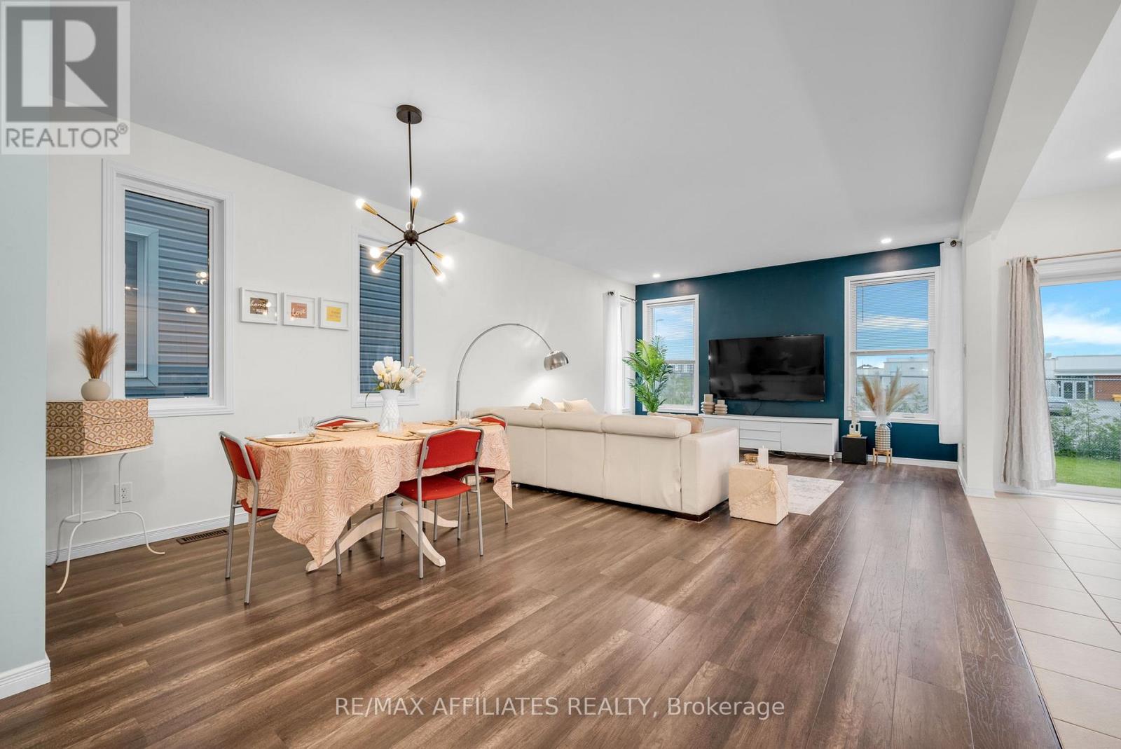 302 Haliburton Heights, Ottawa, Ontario K2S 1S3 - Photo 6 - X12501606