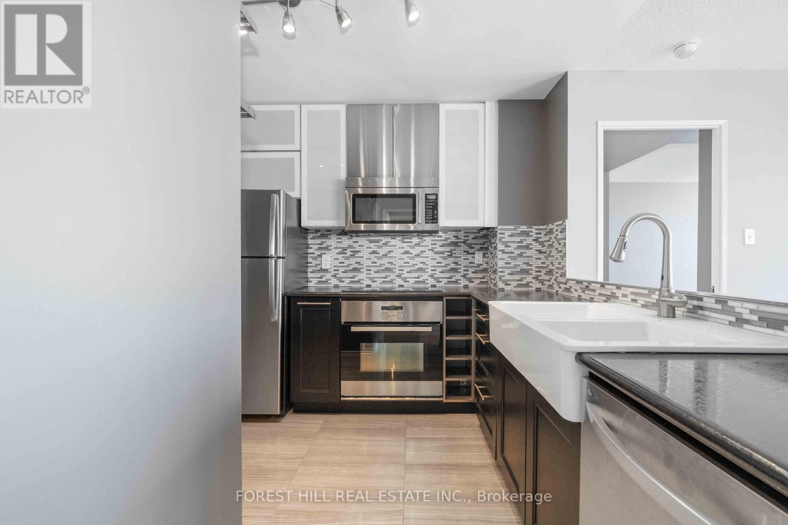 806 - 101 Subway Crescent, Toronto, Ontario M9B 6K4 - Photo 11 - W12583686