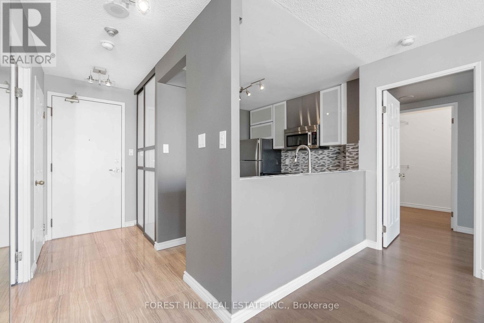 806 - 101 Subway Crescent, Toronto, Ontario M9B 6K4 - Photo 12 - W12583686