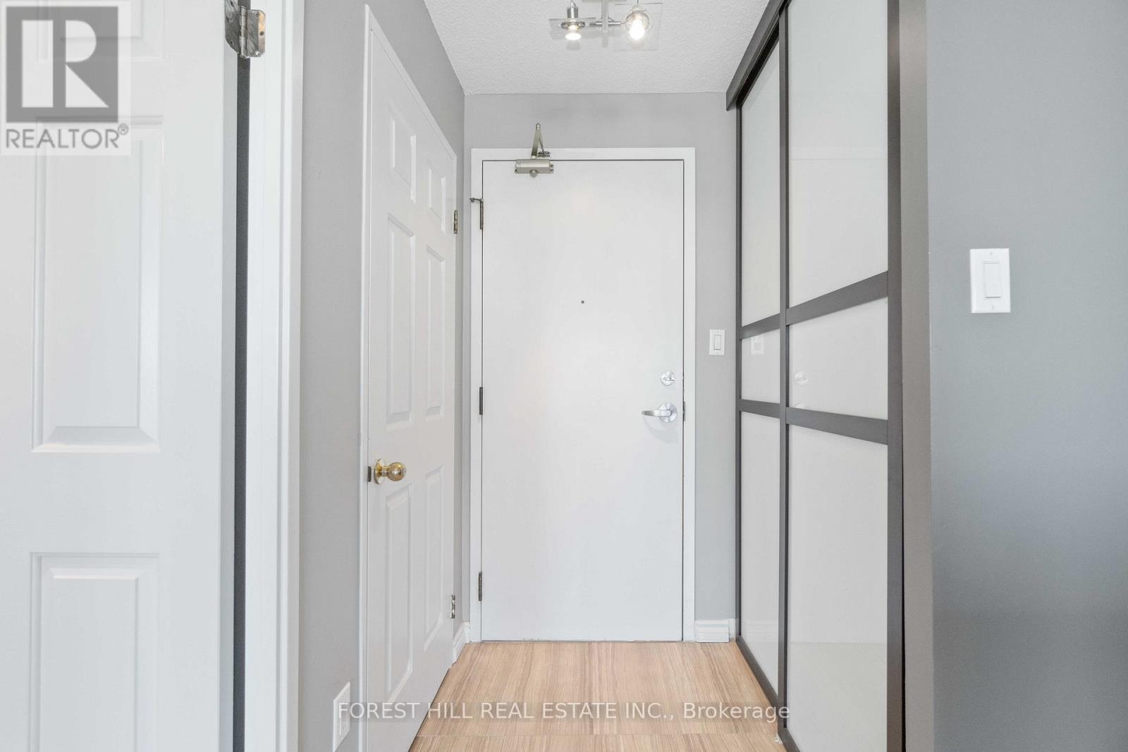 806 - 101 Subway Crescent, Toronto, Ontario M9B 6K4 - Photo 8 - W12583686