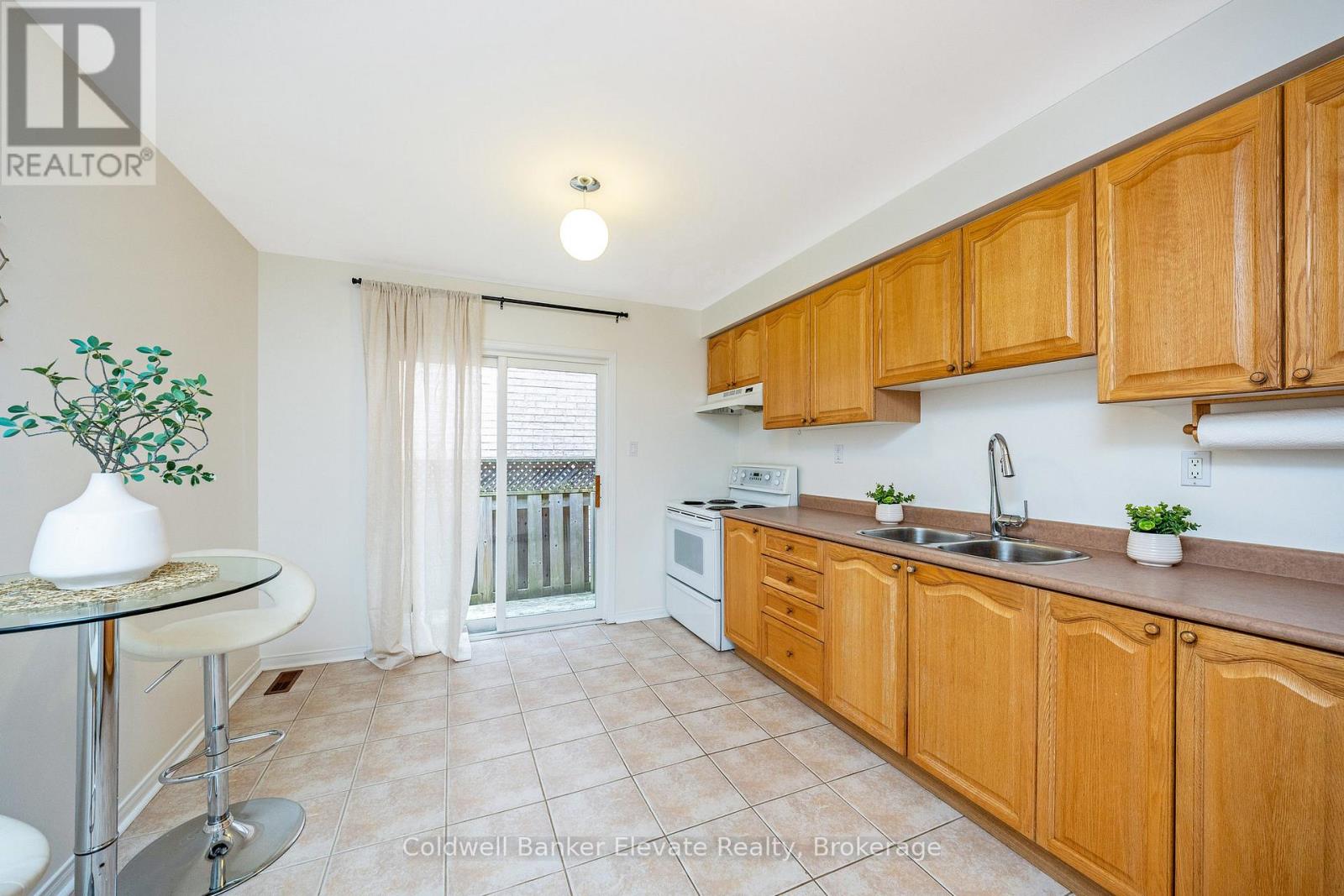 81 Atwood Avenue, Halton Hills, Ontario  L7G 6C5 - Photo 11 - W12584328