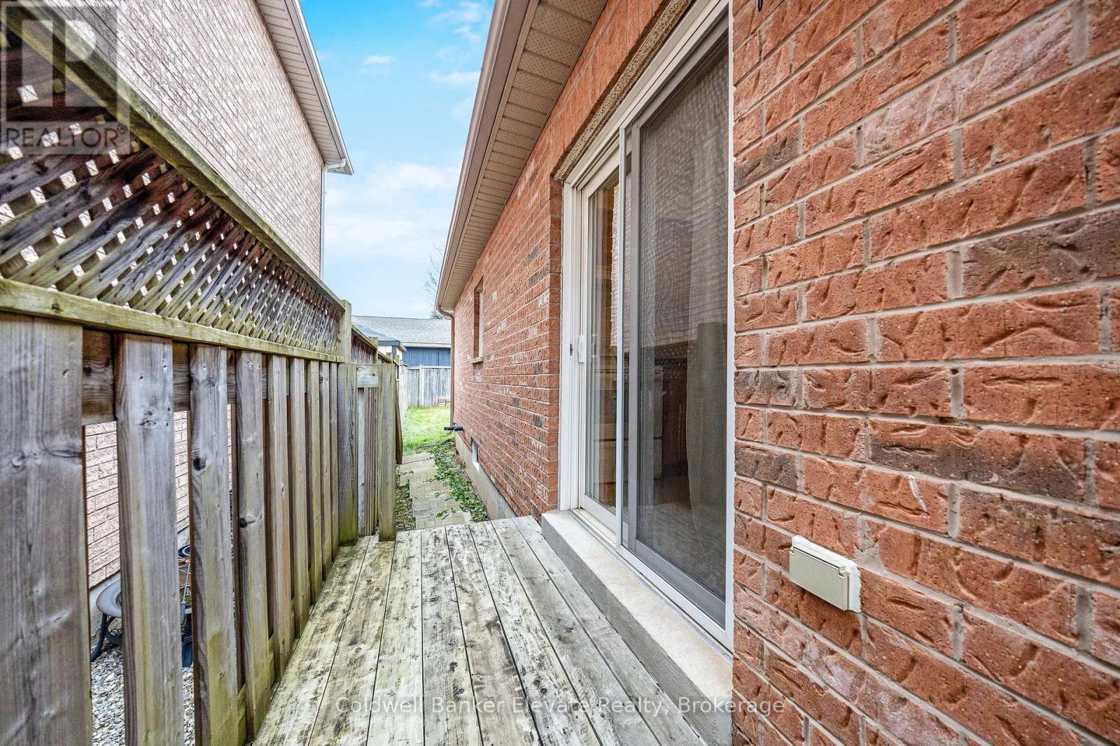 81 Atwood Avenue, Halton Hills, Ontario  L7G 6C5 - Photo 27 - W12584328