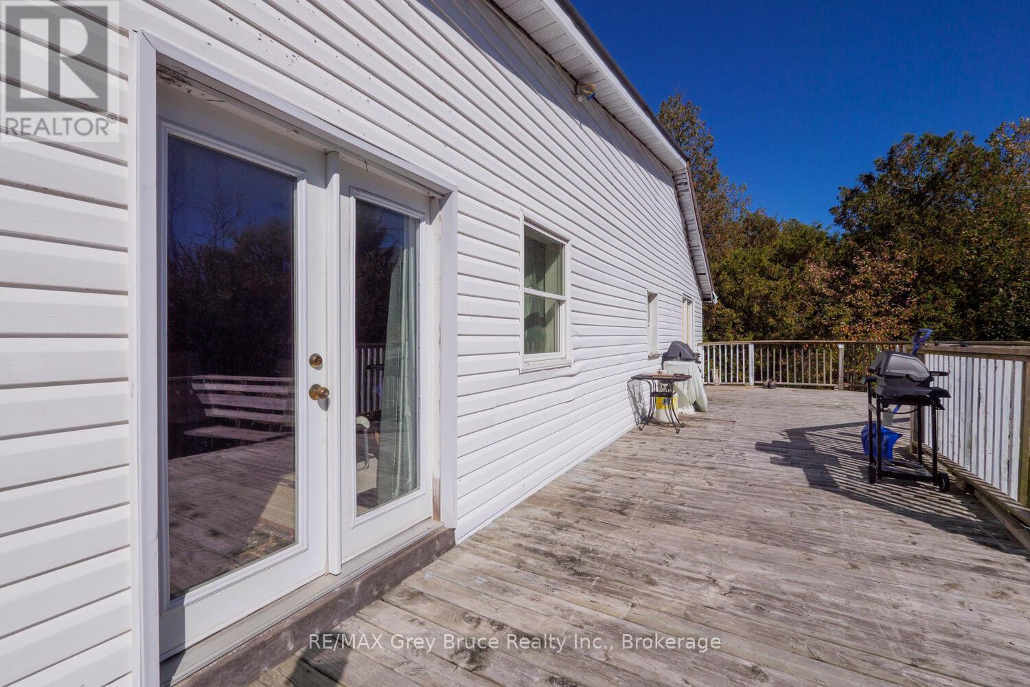 593 Stokes Bay Road, Northern Bruce Peninsula, Ontario N0H 2M0 - Photo 15 - X12584438