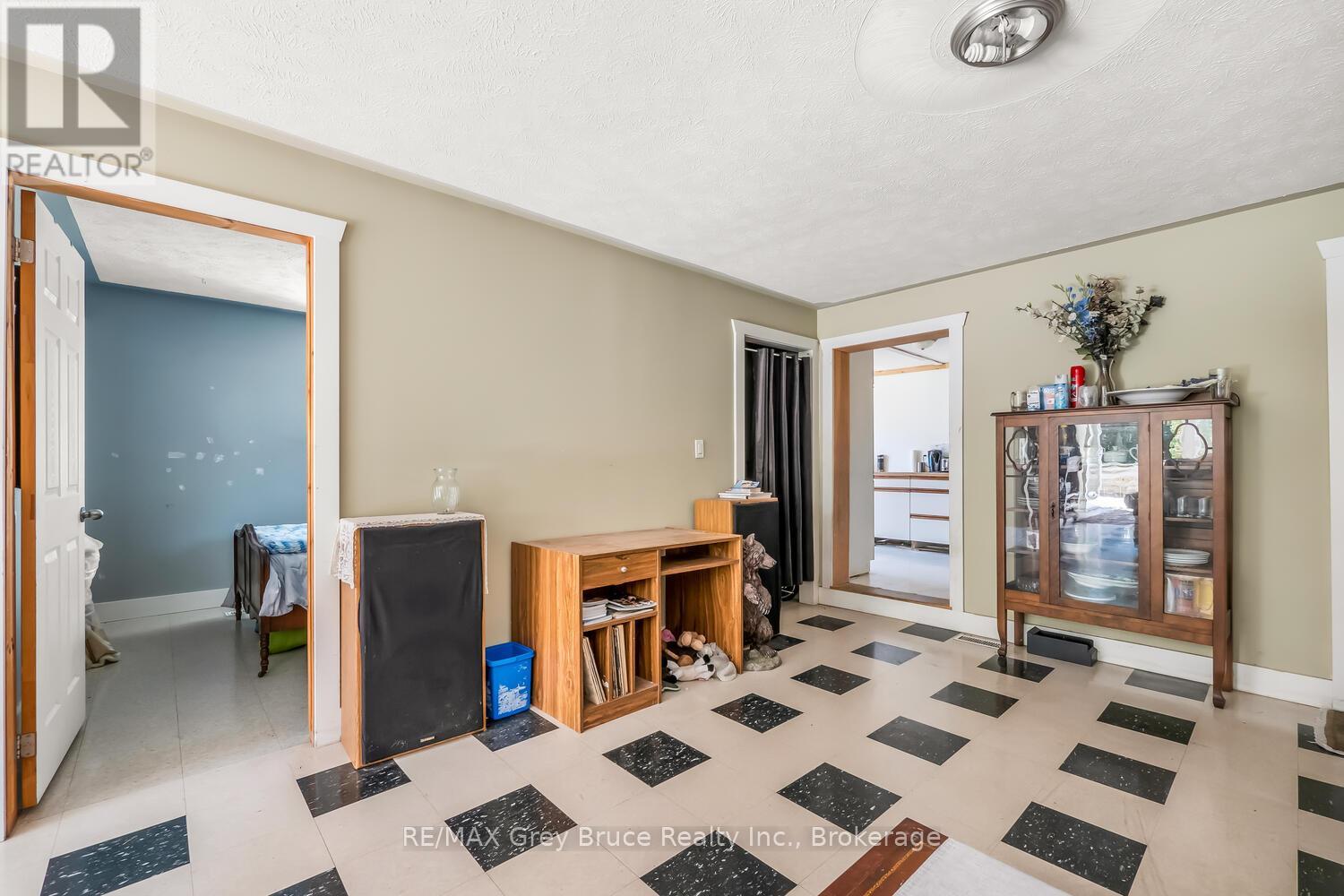 593 Stokes Bay Road, Northern Bruce Peninsula, Ontario N0H 2M0 - Photo 19 - X12584438