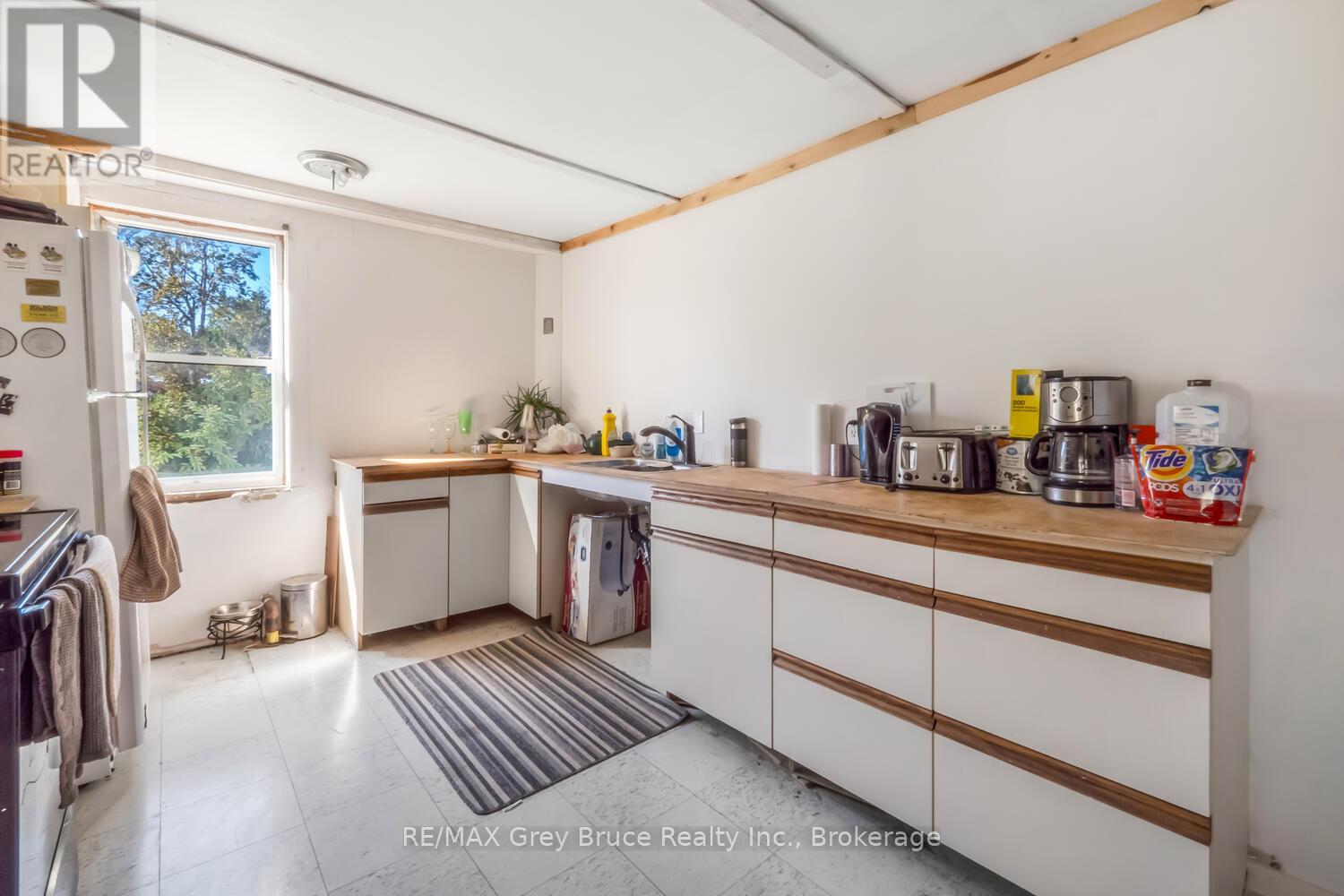 593 Stokes Bay Road, Northern Bruce Peninsula, Ontario N0H 2M0 - Photo 22 - X12584438