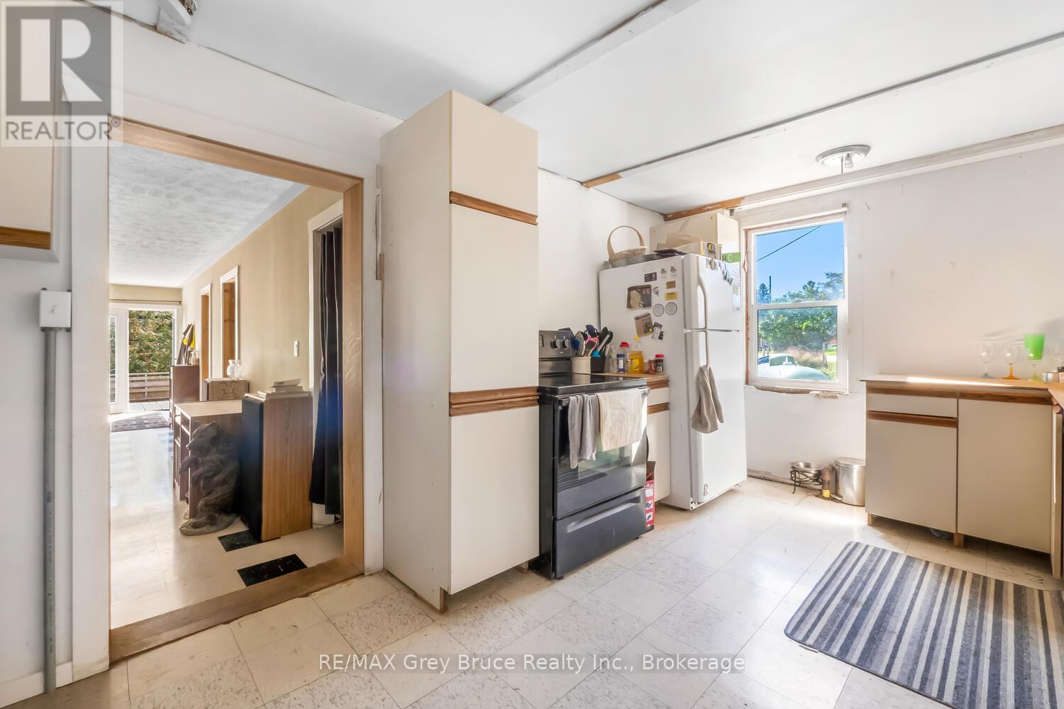 593 Stokes Bay Road, Northern Bruce Peninsula, Ontario N0H 2M0 - Photo 23 - X12584438