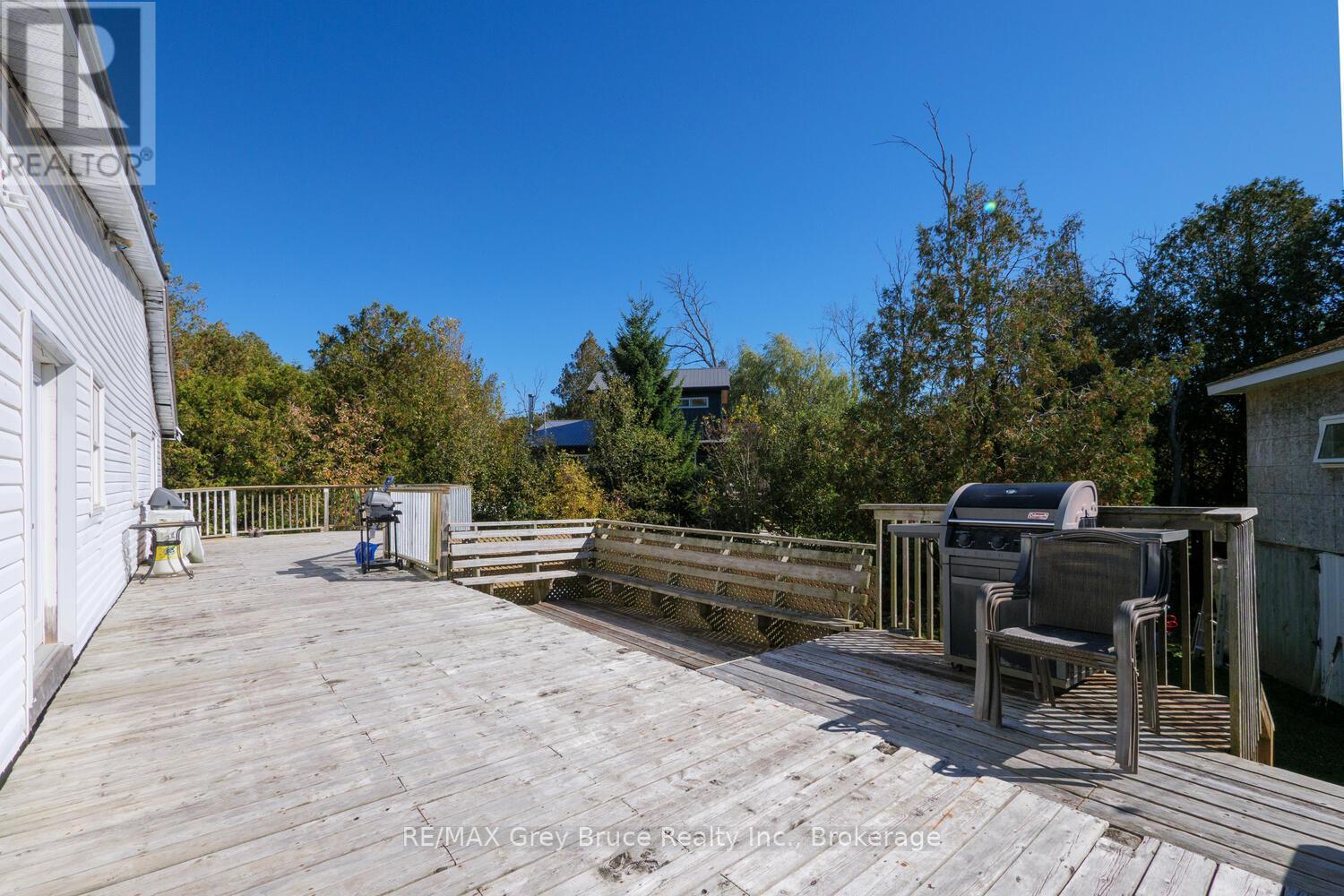 593 Stokes Bay Road, Northern Bruce Peninsula, Ontario N0H 2M0 - Photo 25 - X12584438