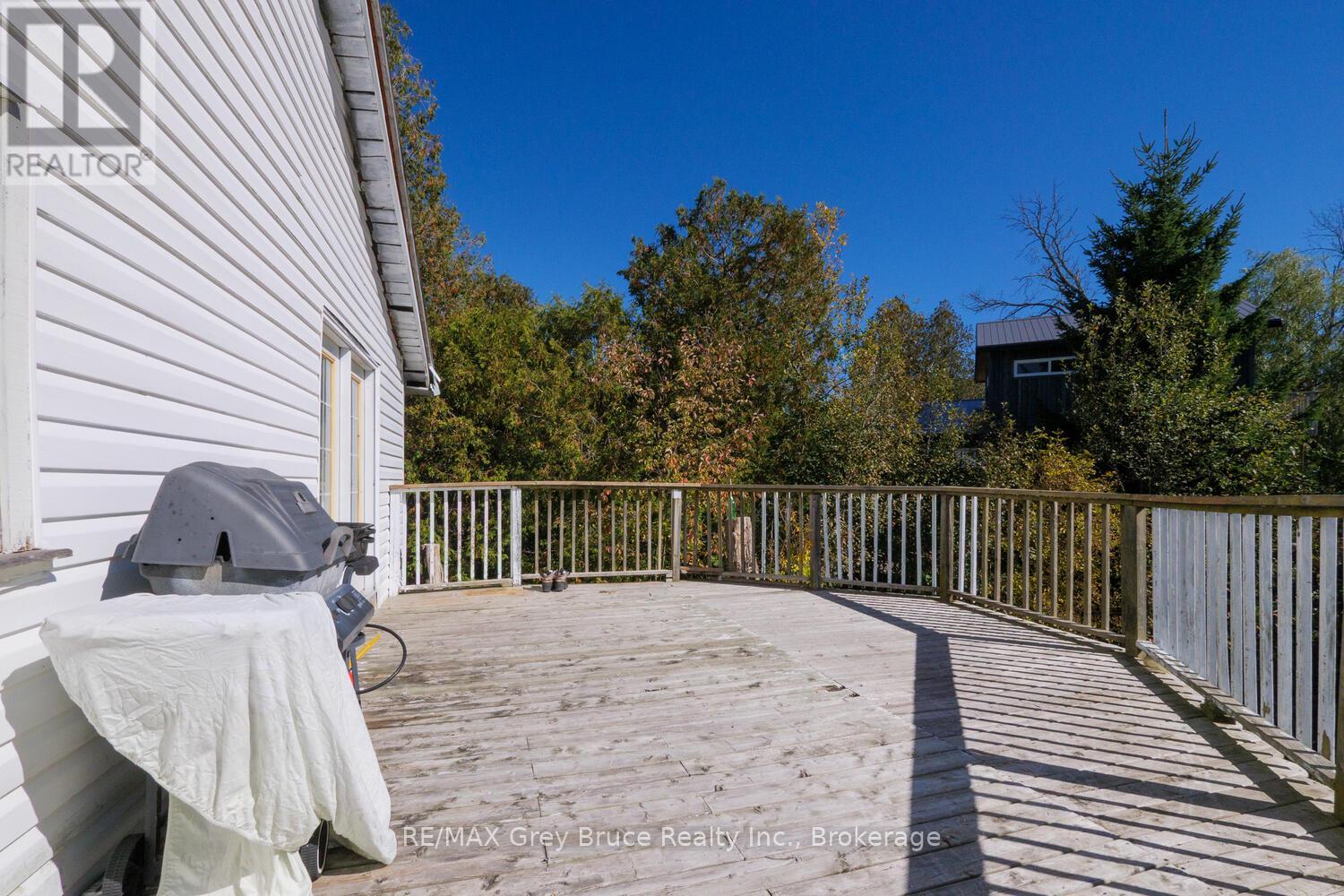 593 Stokes Bay Road, Northern Bruce Peninsula, Ontario N0H 2M0 - Photo 36 - X12584438