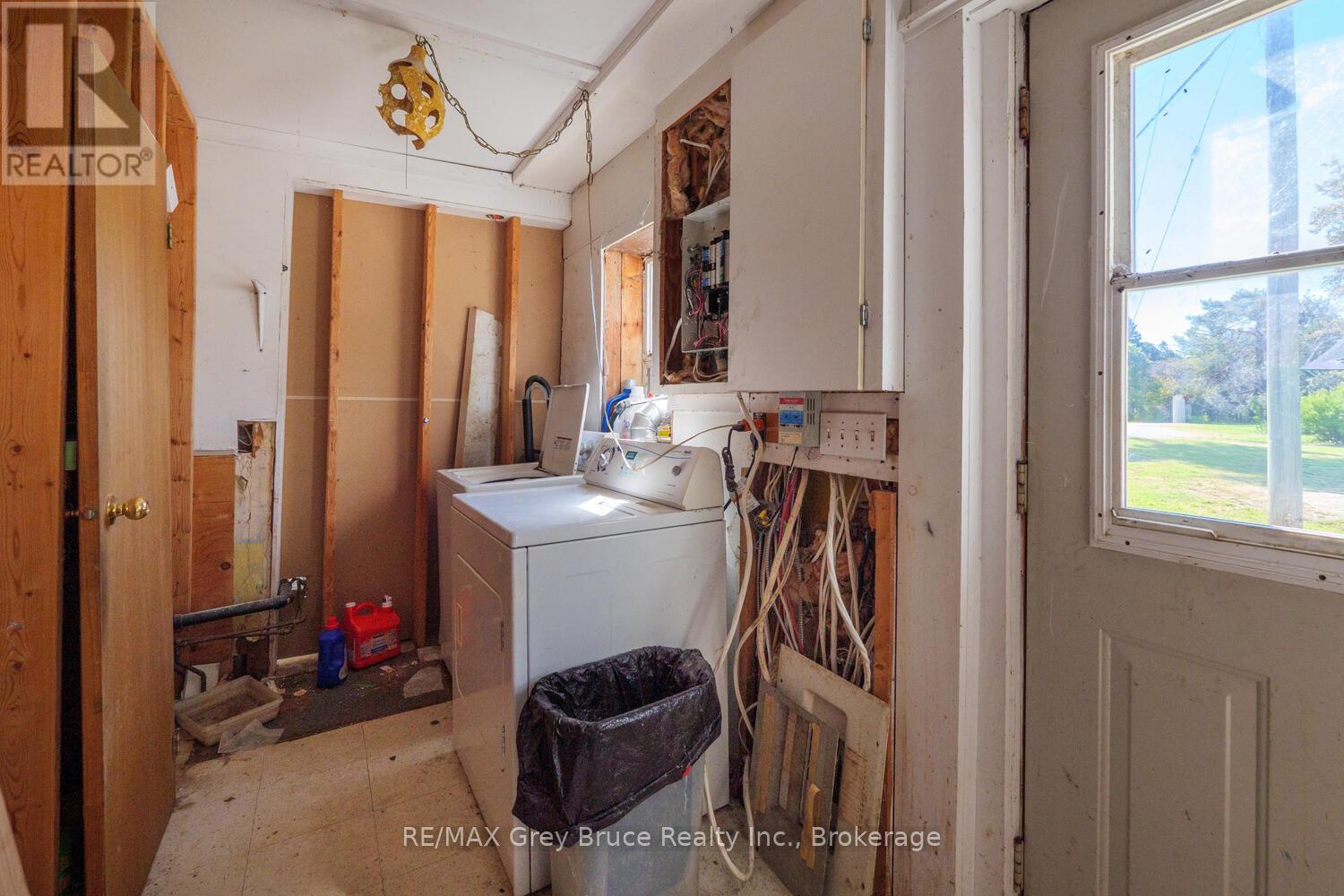 593 Stokes Bay Road, Northern Bruce Peninsula, Ontario N0H 2M0 - Photo 37 - X12584438