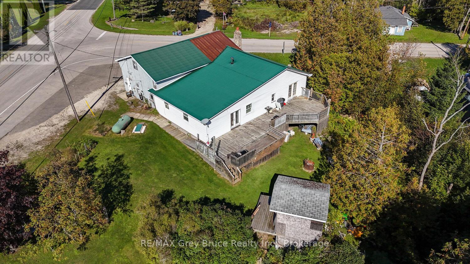 593 Stokes Bay Road, Northern Bruce Peninsula, Ontario N0H 2M0 - Photo 6 - X12584438