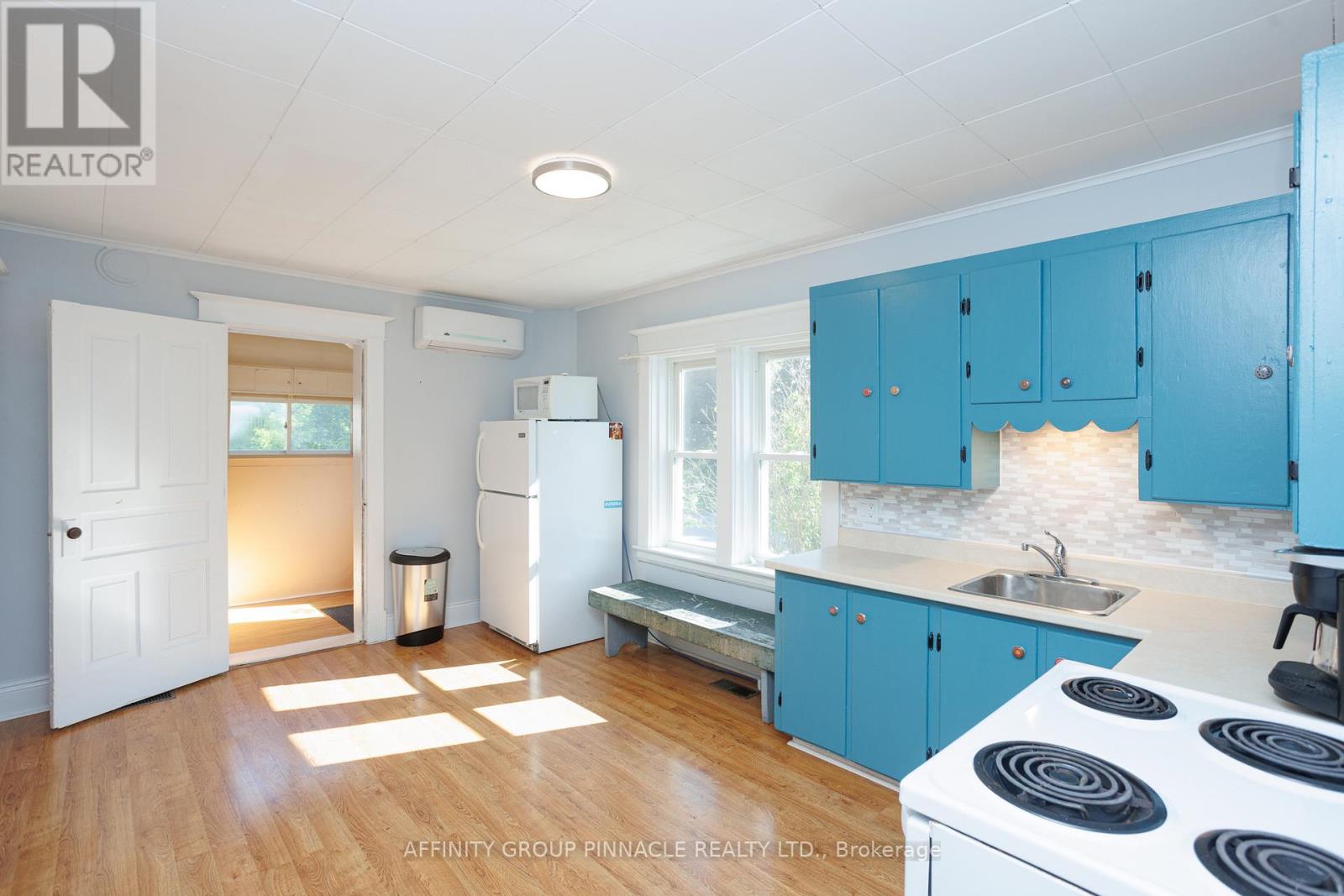 72 Melbourne Street W, Kawartha Lakes, Ontario K9V 2T3 - Photo 11 - X12584422