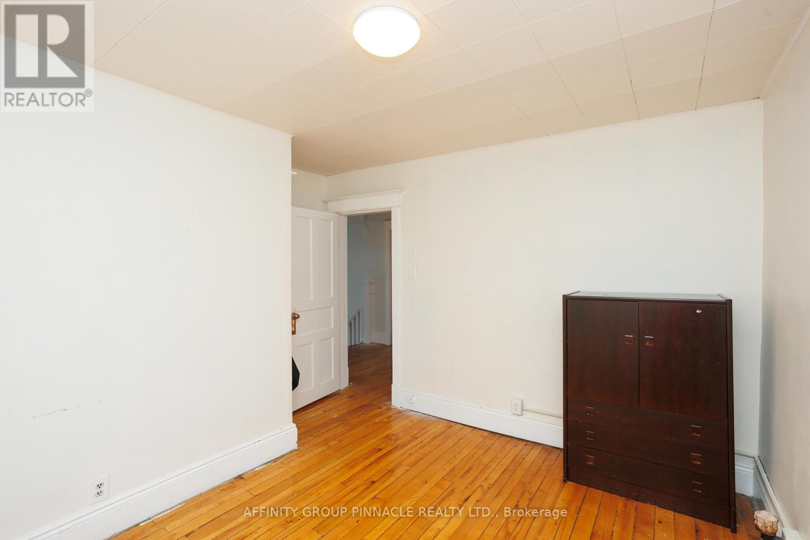 72 Melbourne Street W, Kawartha Lakes, Ontario K9V 2T3 - Photo 24 - X12584422