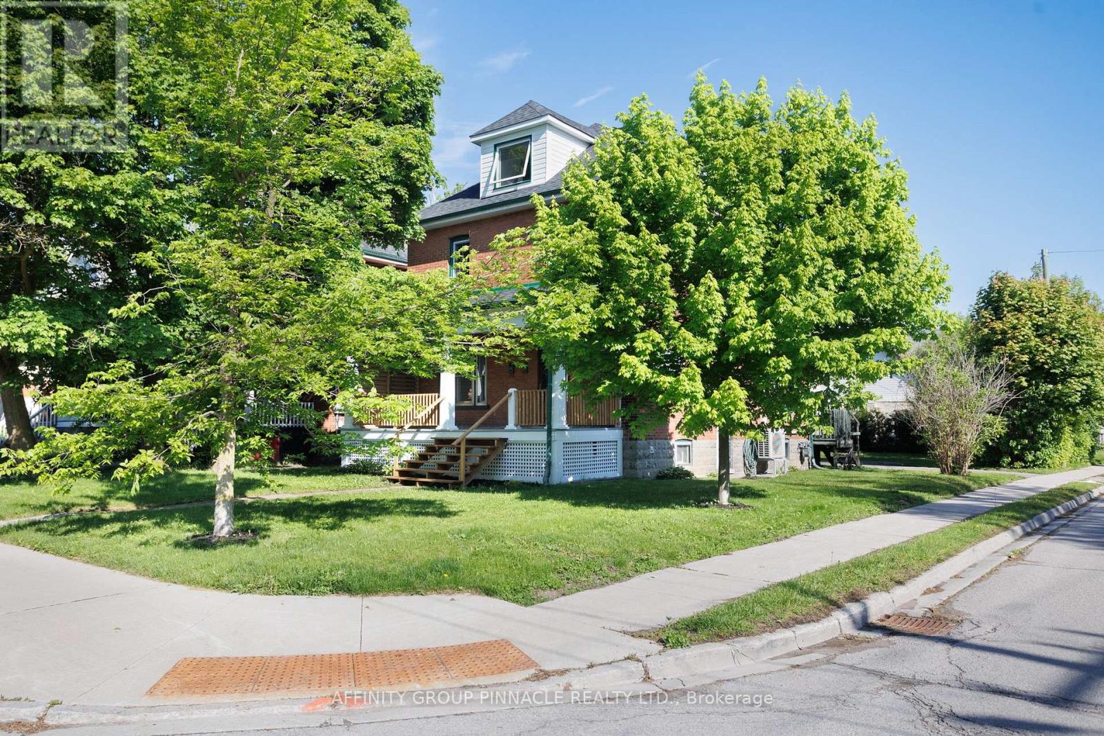 72 Melbourne Street W, Kawartha Lakes, Ontario K9V 2T3 - Photo 3 - X12584422