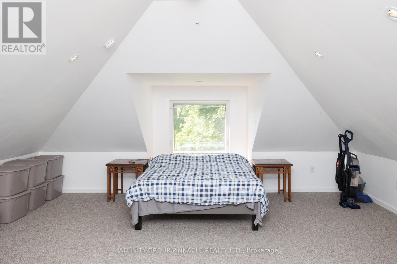 72 Melbourne Street W, Kawartha Lakes, Ontario K9V 2T3 - Photo 34 - X12584422